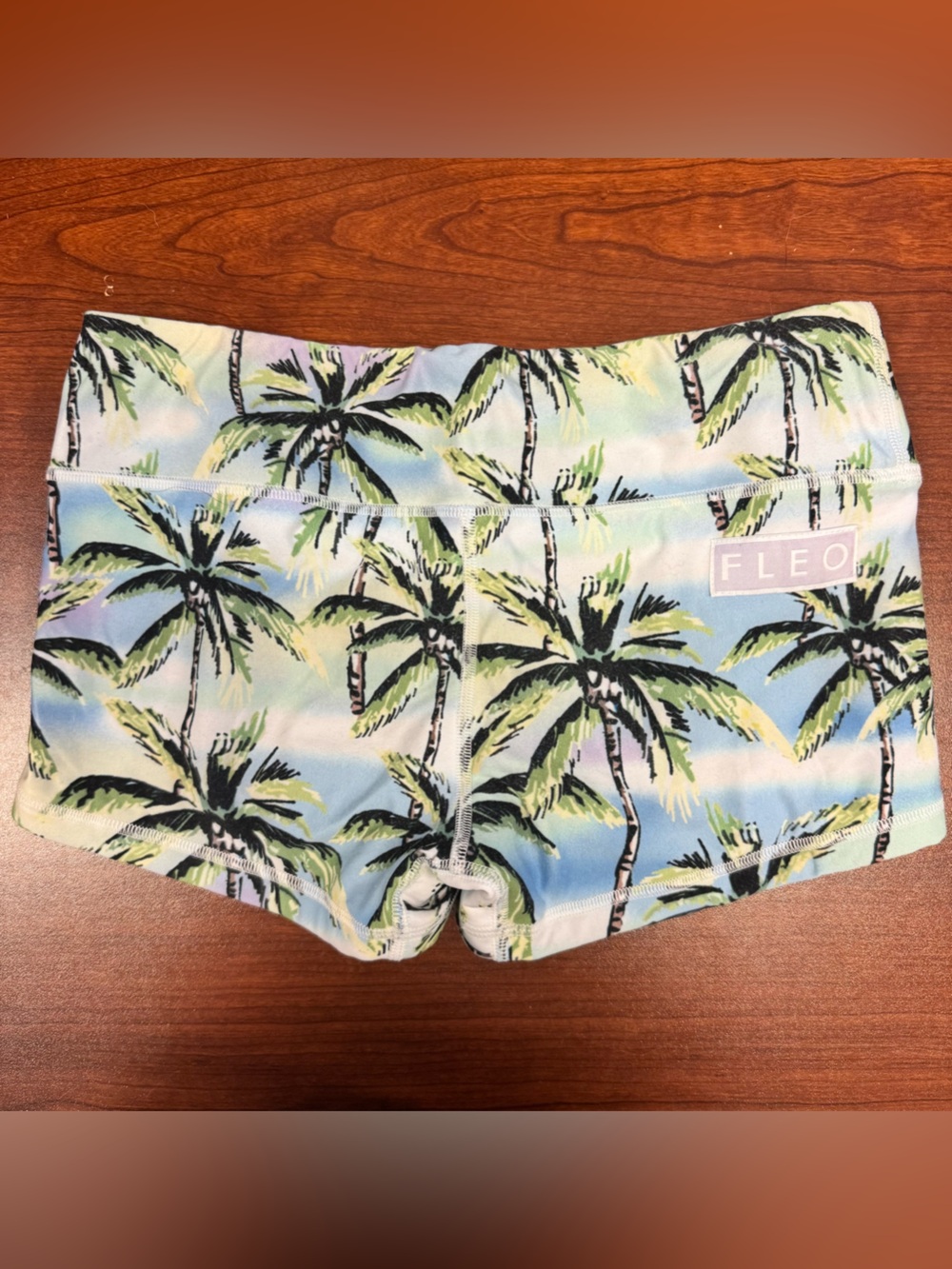 Fleo shorts small